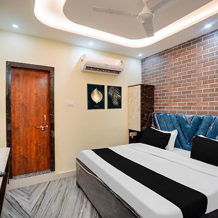 Hotel Super Collection O Rajapur Circuit House à Prayagraj Extérieur photo