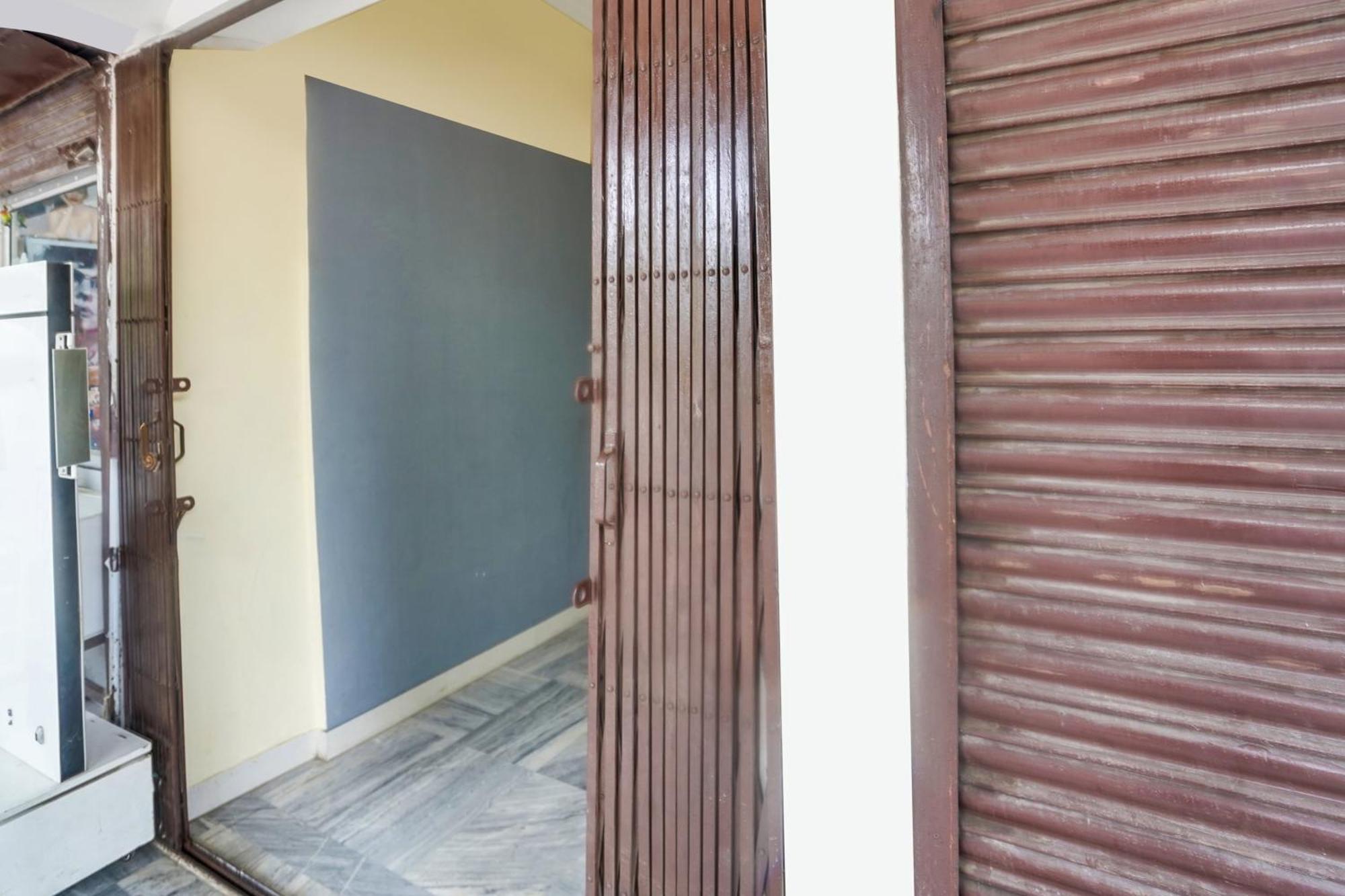 Hotel Super Collection O Rajapur Circuit House à Prayagraj Extérieur photo