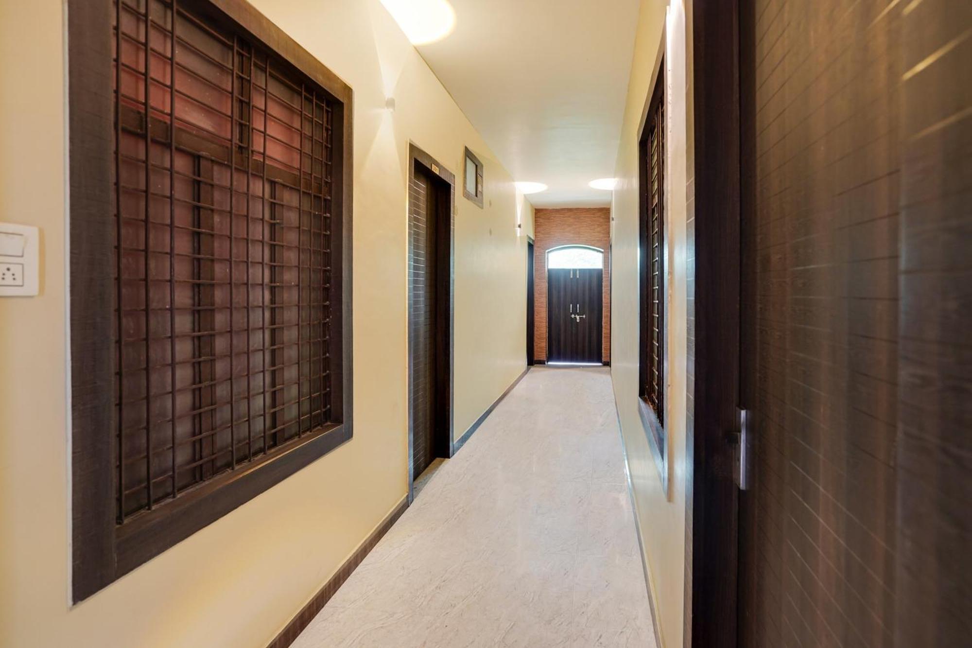 Hotel Super Collection O Rajapur Circuit House à Prayagraj Extérieur photo