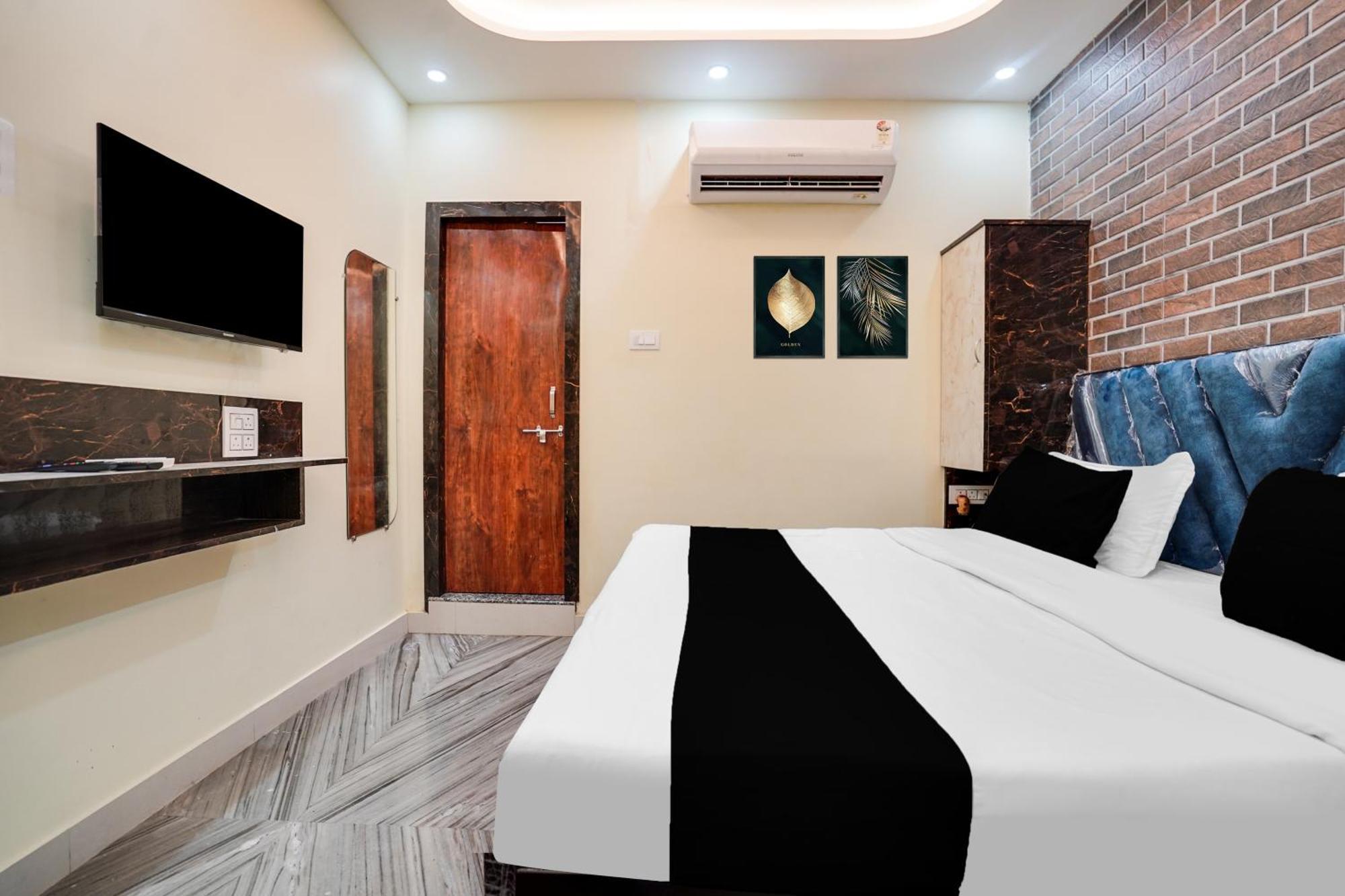 Hotel Super Collection O Rajapur Circuit House à Prayagraj Extérieur photo