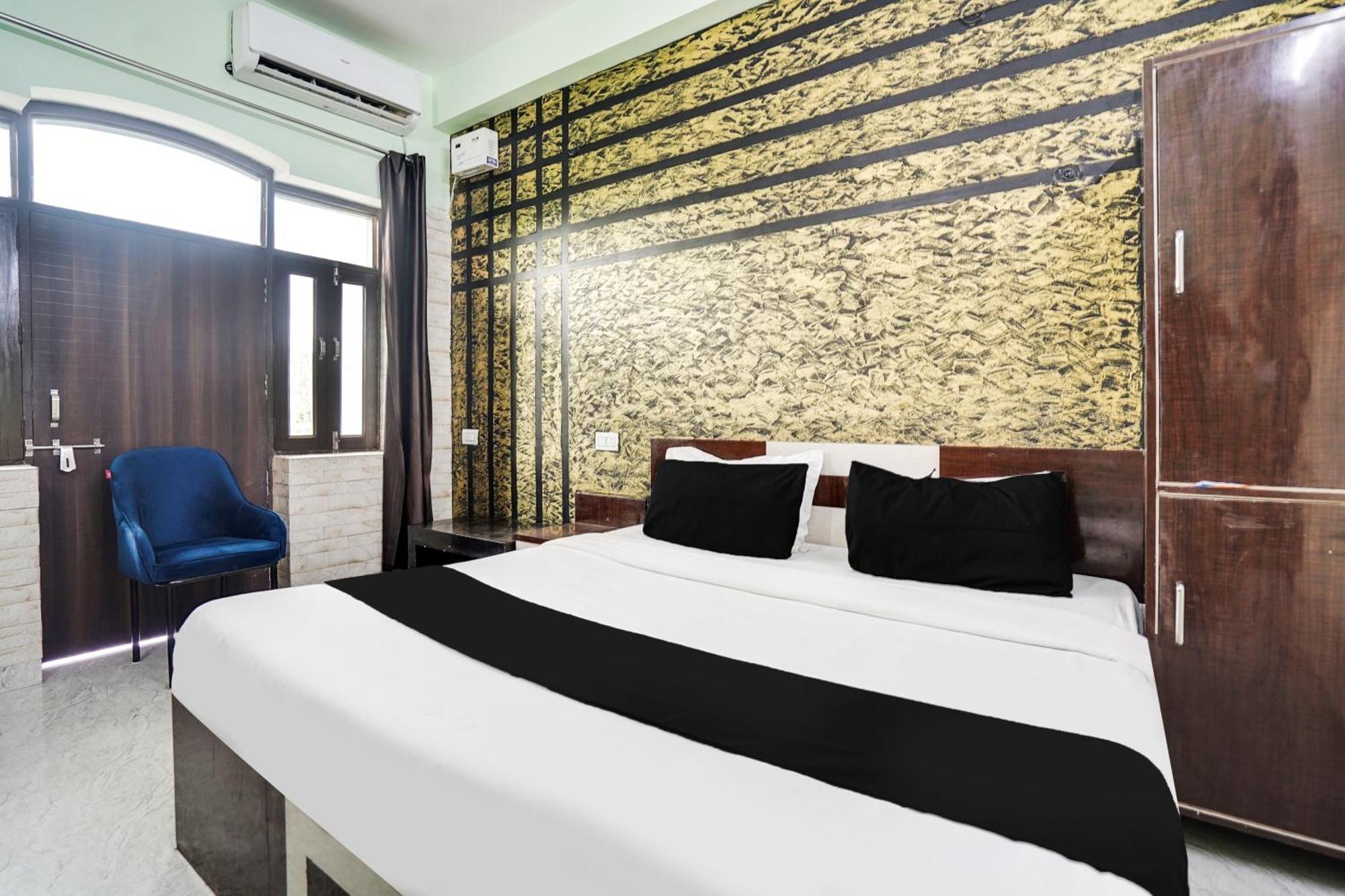 Hotel Super Collection O Rajapur Circuit House à Prayagraj Extérieur photo