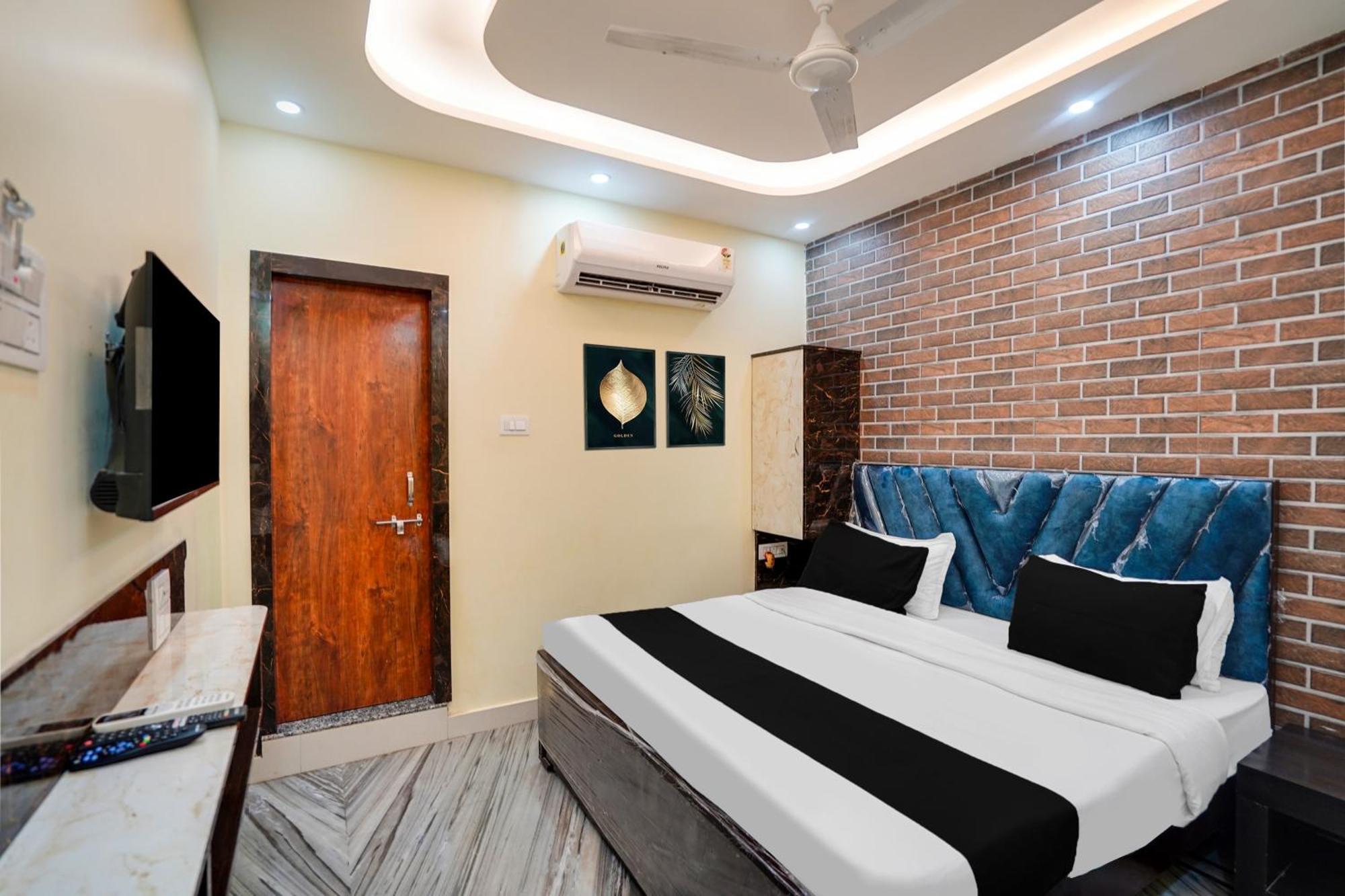 Hotel Super Collection O Rajapur Circuit House à Prayagraj Extérieur photo
