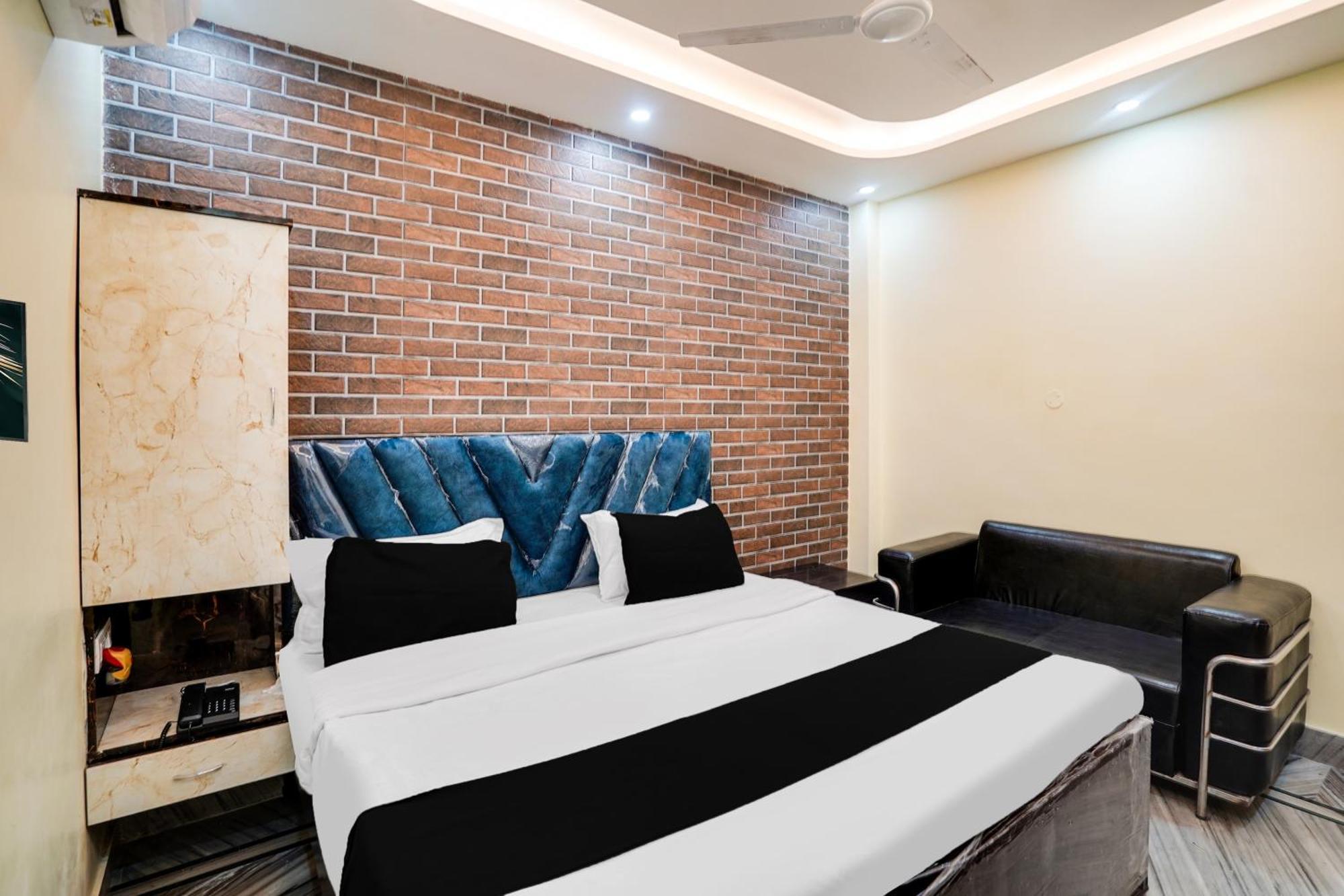Hotel Super Collection O Rajapur Circuit House à Prayagraj Extérieur photo